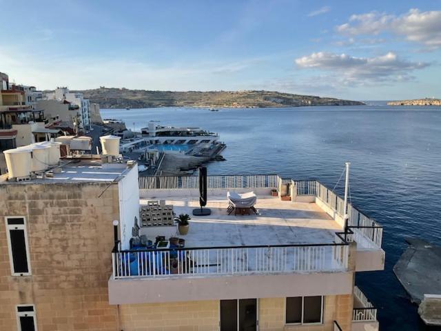 The Sea Across The Road Penthouse 5 Apartment *