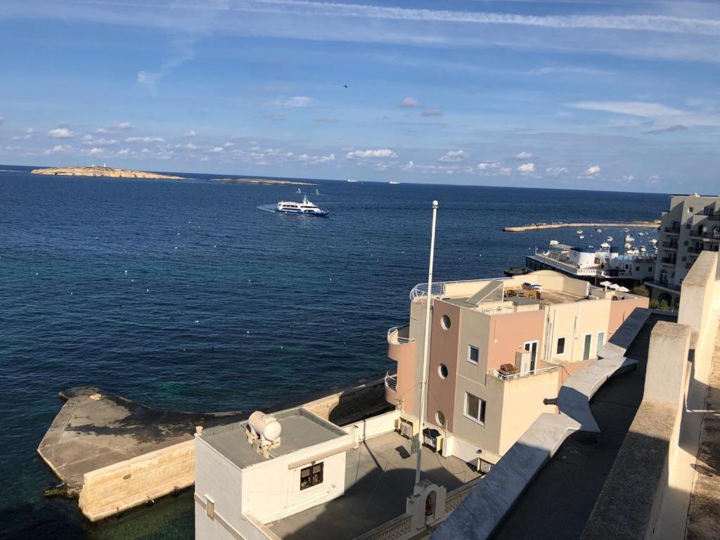 The Sea Across The Road Penthouse 5 *