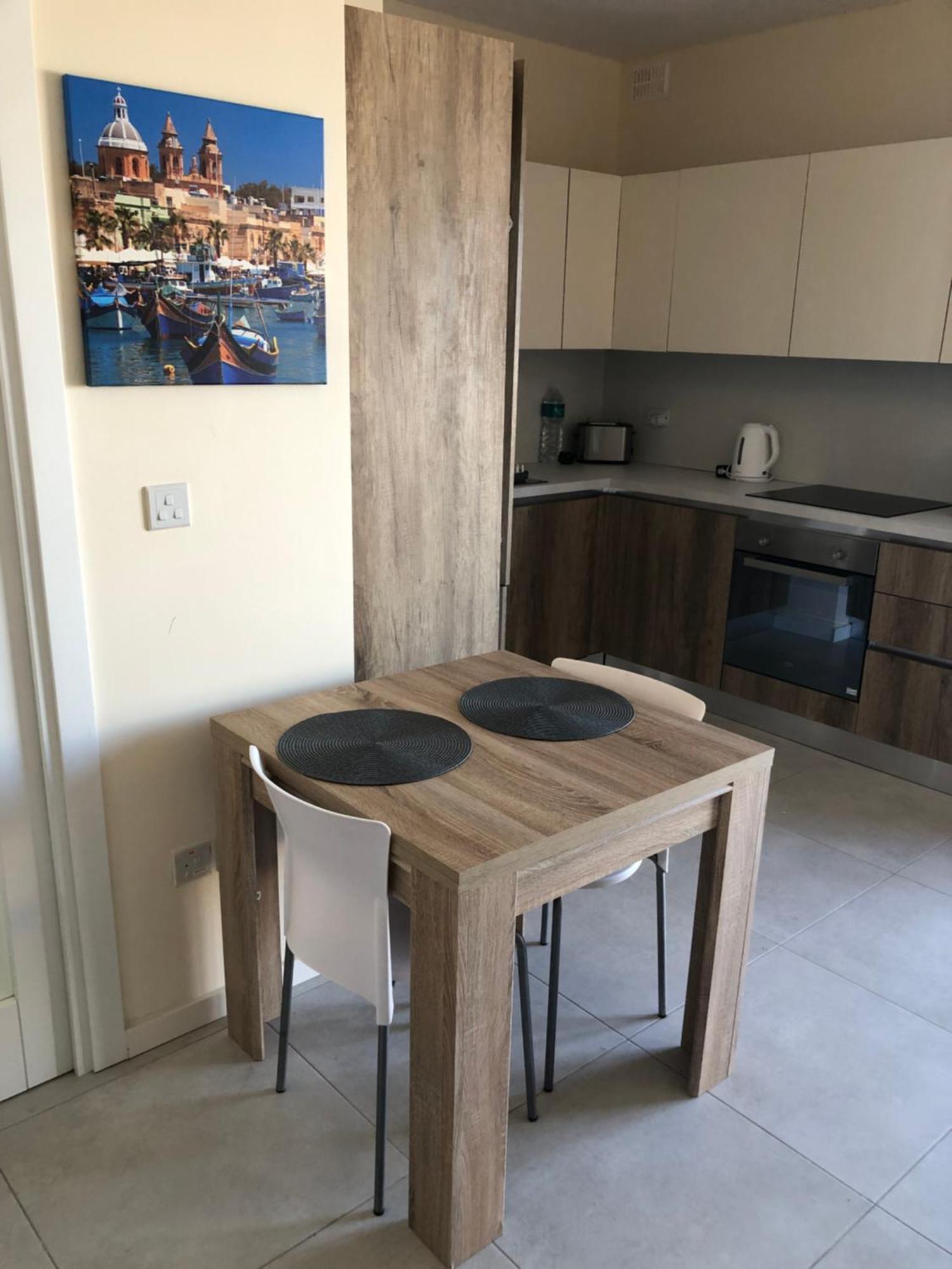 The Sea Across The Road Penthouse 5 *